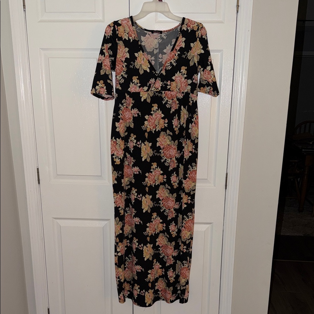 Chic Floral Midi Dress in Black and Pink